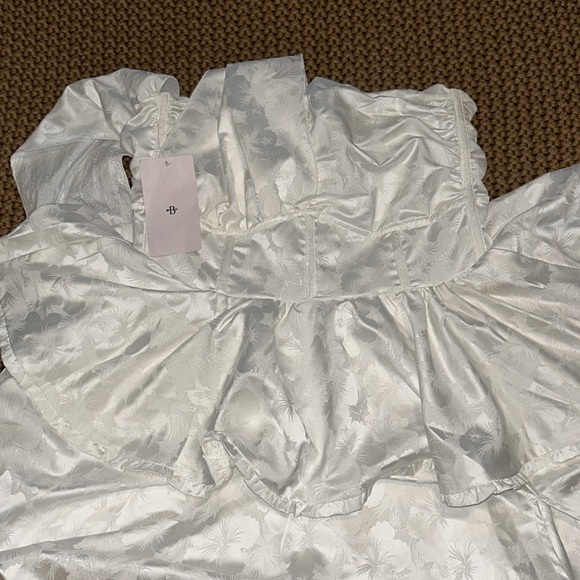 V Chapman Dress - Picture 15 of 17